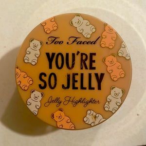 Too faced you’re so jelly highlighter- gilded champagne